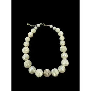 Carolee faux Pearl and fireball necklace collar.  used, great cond.​​​​​​​​​​